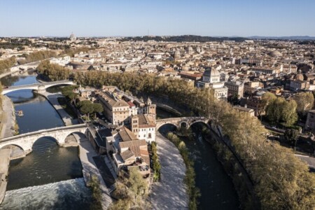 Storia e cultura nel mezzo del Tevere: l'isola Tiberina